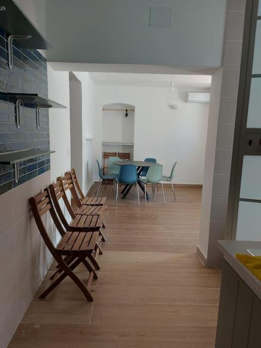 Characteristic Garibaldi Apartment Bari Exterior photo